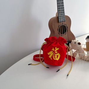 NAM สีแดงเเดง กระเป๋าเหรียญผ้าใบ กระเป๋าเงินสตรี สไตล์จีนจีน กระเป๋าใส่เหรียญปีใหม่ สร้างสรรค์และสร้างสรรค์ ถุงหูรูด กระเป๋าสตางค์นำโชค สำหรับเด็กๆ