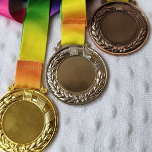 Medali set isi 3 emas perak perunggu Peghargaan Kejuaraan Motif pengait ukir bahan logam Aloy Zink