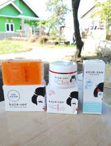 ( PROMO ) Paket Kojisan + Serum / Kojie san 3 in 1 Face Lightening Cream 30gr / Kojic Acid Soap 65gr / Serum Kojiesan 25ml Original 100% BPOM