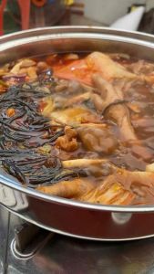 1ชุด เสฉวนหรือจุ่มฮ้อลาว พริกเผาเสฉวน หม่าล่าหม้อไฟ มือถือ 1เครื่องปรุงเสฉวน 1ซอง เส้นบูรณ์ดำ 1มัด ฟองเต้าหู้ 1แผ่น