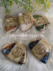 SOUVENIR THALITA Souvenir 50Pcs Dompet Koin Batik Resleting Kemasan Plastik  dan kartu ucapan Sovenir Pernikahan Haji Ultah
