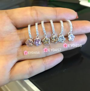 ต่างหูเงินแท้ 92.5% แบบแป้นเสียบ ประดับเพชร cz ร้อยดอกไม้พลอยสี งานน่ารักๆ ค่ะ (เรือนเงินแท้)