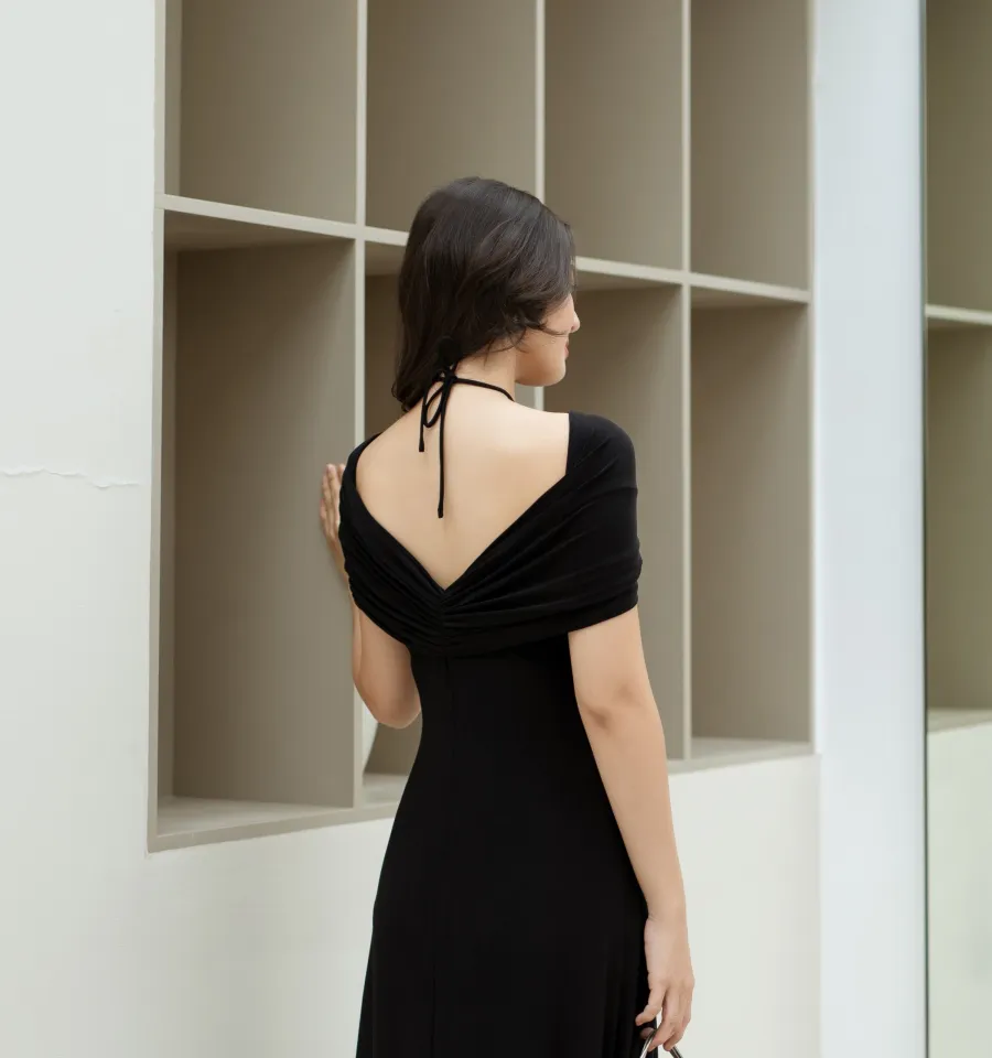 🕷🕸 Mẹ bầu bé , bầu gọn, thích mặc style ôm body thì đừng bỏ lỡ mẫu váy  cotton đen này n... | Instagram