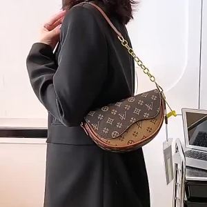 Women's Fashionable Underarm Bag & Diagonal Crossbody Bag B0252