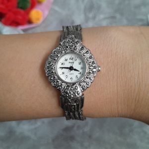 Đồng hồ nữ lamue dạng lắc đeo tay phong cách cổ điẻn second hand- đã qua sử dụng
