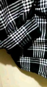 Outer Flanel dan Outer Balon Oversize: Fashion Wanita yang Stylish