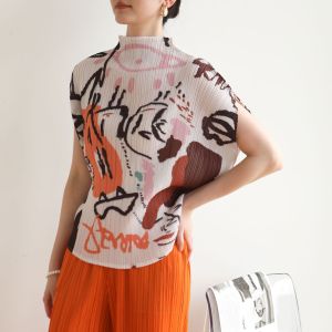 Miyake High-End Pleated New Graffiti Printed Bat Sleeve Loose Casual Half High Neck T-shirt #3783