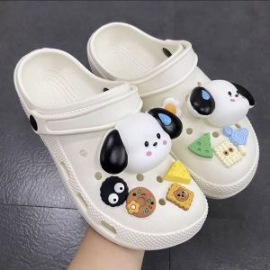 LKfashion พร้อมส่งจากไทยจัดส่งไวสุดๆ รองเท้าหัวโตดีไซน์สวย ออกแบบและดีไซน์ได้อย่างลงตัว มีตัวการ์ตูนน้องหมาแถมไปให้เลือกติดได้แบบจุใจ