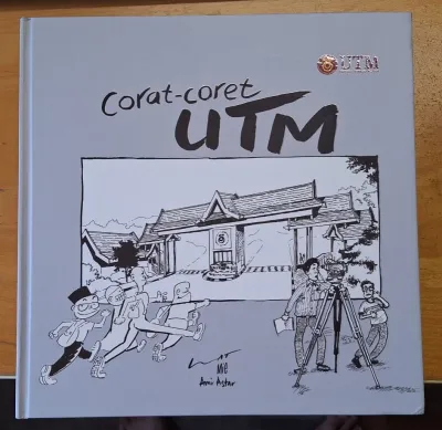 Comic Buku Komik Baru – Mat Som by Lat (Kampung Boy Sdn Bhd) 2011 ENGLISH VERSION OR CORAT-CORET UTM 2015 (1ST EDITION) HARDCOVER - BENDMARK/DENT