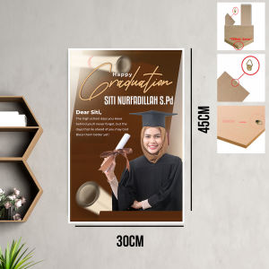 Pertama dan Terbaru  di Mamir Store  Kado Wisuda Dengan Ukuran 45x30 Graduation Gift  Ucapan Selamat Wisuda Hari Kelulusan Sahabat teman dan Saudara. Hadiah Terbaik Hiasan Dinding