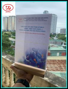 Menu mica  A4  Đài Loan đế gỗ cắm tự nhiên