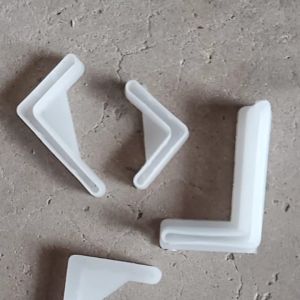 Combo 4 chân nhựa v4x6cmv3v4v3x5cm kê chân Kệ V lỗ