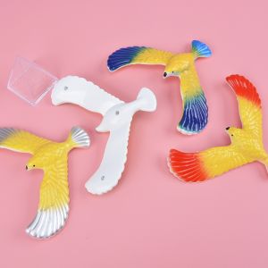 Đồ chơi chim ưng giữ thăng bằng nghệ thuật chim thăng bằng kèm kim tự tháp trang trí xả tress