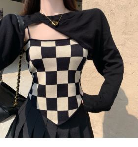 FASHIONJEANS เสื้อสายเดี่ยวไหมพรม ทรงสามเหลี่ยม ลายตาราง เสื้อแฟชั่นลายตาหมากรุก สุดเซ็กซี่ #22016