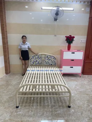 Giường sắt mẫu tròn kết hợp họa tiết đa dạng màu kem dài 2m