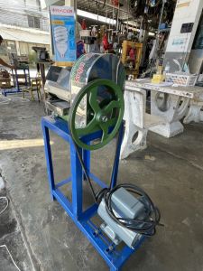 เครื่องคั้นน้ําอ้อย ติดมอเตอร์ VENZ ขนาด 1 HPแรงม้า (ทองแดงแท้) ยี่ห้อ STARWAY SY-250B สินค้ารับประกัน 1 ปี เครื่องคั้นน้ําอ้อยครบชุดและขาตั้ง