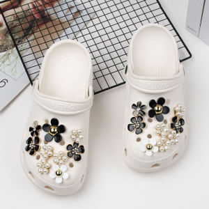 《302》18Pcs/Set Crocs Jibbitz Charms Hole Shoe Buckle Daisy DIY Shoer Decoration Shoe Flower Jewelry Removable Clogs Accessories for Crocs