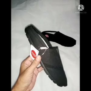 sepatu slop bustong Waka70 hitam polos
