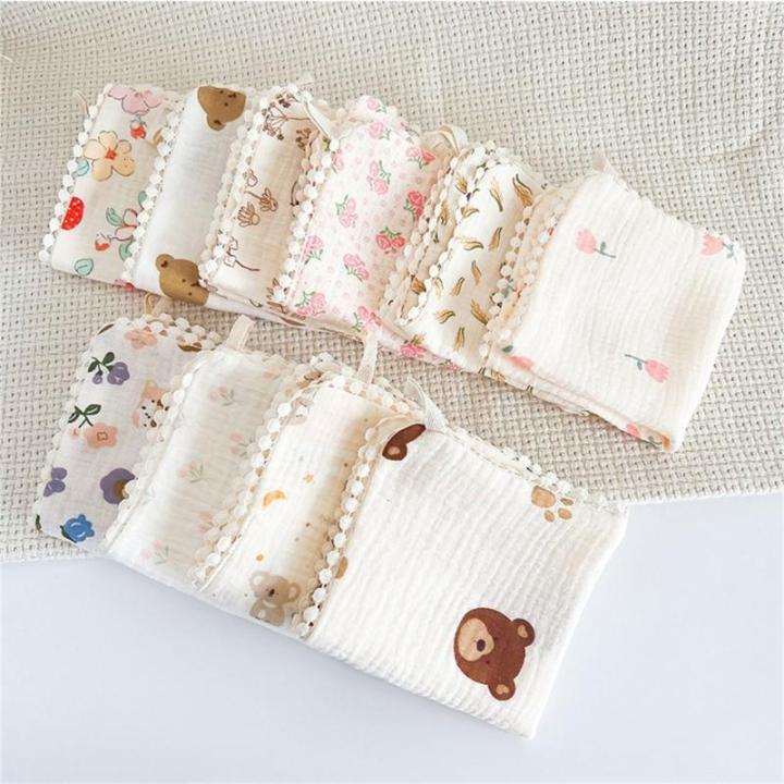 N%C6%B0%E1%BB%9Bc%20b%E1%BB%8Dt%20y%E1%BA%BFm%20m%E1%BA%B7t%20kh%C4%83n%20y%E1%BA%BFm%20%C4%83n%20cho%20b%C3%A9%20tr%E1%BA%BB%20s%C6%A1%20sinh%20cung%20c%E1%BA%A5p%20Y%E1%BA%BFm%20tr%E1%BA%BB%20em%20h%E1%BB%8Da%20ti%E1%BA%BFt%20ho%E1%BA%A1t%20h%C3%ACnh%20kh%C4%83n%20tay%20b%C3%A9%20Essential%20-%20Image%206