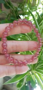 ✨💦✨Vòng tay phong thủy đá THẠCH ANH DÂU HỒNG size hạt 8mm tự nhiên NỮ mệnh HOẢ mệnh THỔ may mắn tốt sức khỏe công việc có 450k ạ