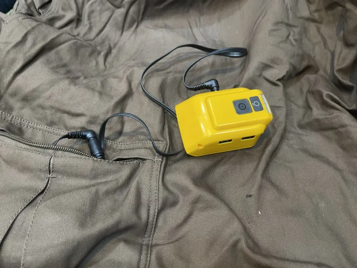 %C3%81o%20ch%E1%BB%91ng%20r%C3%A9t%20Dewalt%20USA%20m%C3%A0u%20n%C3%A2u%20-%20Image%207