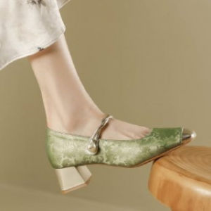 [Free Shipping] Retro-Style Shoes With A Square Toe Evoking A Gentle And Elegant Vibe Featuring A Thick Heel Perfect For Early Spring With A Light Chinese-Inspired Design In A New Chinese Style