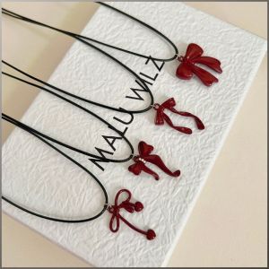 สร้อยคอจี้ สร้อยกระดูกไหปลาร้า สร้อยโบว์ สร้อยคอผู้หญิง ตกแต่ง ประณี ต ิดตามบุคลิกภาพและ ลําลองทุกวัน