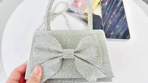 2025 New Dinner Bag European and American Entry Lux Full Diamond Bow Handbag Shining Bridal Bags
