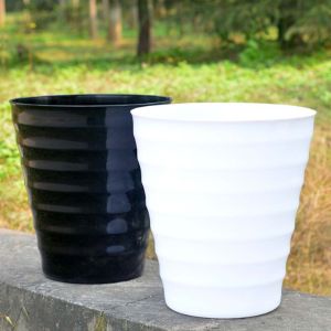 Catalog Home กระถางต้นไม้พลาสติก 2 สี 2 ขนาด - ทรงกลม แต่งลายเกลียว