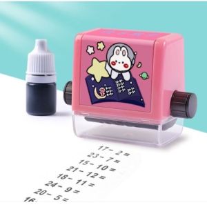 Dụng cụ con dấu lăn in phép tính cộng và trừ cho học sinh tiểu học làm bài tập