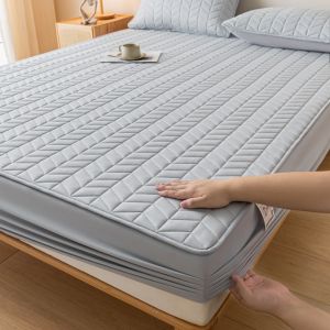 ZHUWNANA ไม่ลื่น ผ้าปูที่นอน 90/120/150/180 ซม. เป็นมิตรกับผิว ผ้าคลุมเตียง หนาขึ้น ป้องกันน้ำ ปลอกที่นอน ใช้ในห้องนอน