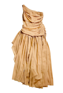 ชุดเดรสไหล่เดี่ยวสีนู้ด เนื้อผ้านิ่ม ซิปข้าง ใส่ออกงาน ใส่เที่ยวได้