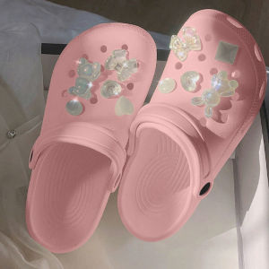 Psion สุดคุ้มมม รองเท้าหัวโตแฟชั่น สำหรับสาวๆ รุ่นนี้บอกเลยว่าเก็บได้ให้รีบเก็บ เพราะสวยจึ้งม๊าก รองเท้าทรงสวย ยางนิ่ม ใส่สบาย แถมฟรีอะไหล่ตกแต่งทั้งเซ็ท ปังงง