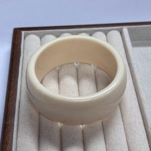 Wide Geometric Plain Ring Resin Bracelet for Women ins Niche design high-end vintage hand accessories