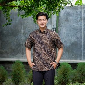 KEMEJA BATIK PRIA LENGAN PENDEK