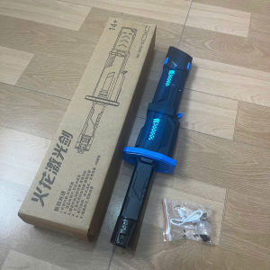 Kiếm ánh sáng laser với hiệu ứng phun sương - Kiếm ánh sáng dùng pin sạc an toàn cho trẻ em chơi nhiều màu sắc.