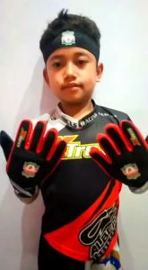 SARUNG TANGAN BOLA KIPER ANAK PERSIBAYA / PERSIB / CHELSEA MU JUVENTUS TERBARU