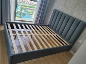 Giường ngủ gia công LACASAmẫu theo yêu cầu nệm da Symili cao cấp khung gỗ MDF chống ẩm vạt nan Polywood.