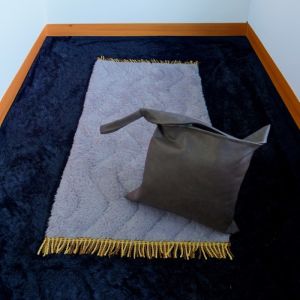 Sajadah Bulu Rasfur Quilting Antislip Ukuran 115x60cm + Tas LP