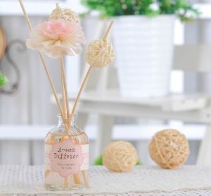 Tinh dầu thơm phòng kết hợp hoa khô và que cắm