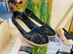 [ส่งเร็วพิเศษ!] รองเท้า คัทชู ลูกไม้ 2 สี ไซล์ 36-40 สำหรับผู้หญิงและชั้น 25-30