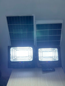 Đèn pha LED năng lượng mặt trời 60W 100W 200W 300W 500W 1000W Chiếu sáng ngoài trời