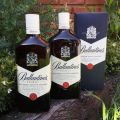 Ballantines finest blended scotch Scotland, có hộp. 