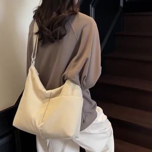 New tote bag from Singapore large-capacity shoulder bag fashionable crossbody bag versatile for commuting large-capacity nylon bag