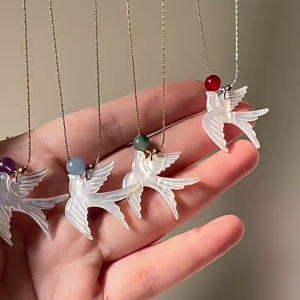 Minimalist Swallow Bird Bead Necklace Contemporary Chinese Inspired Lightweight Resin Alloy Fashion Clavicle Chain