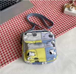 TAS SELEMPANG PREMIUM SNOOPY x PEANUTS SQUARE BAG CANVAS FULL PRINT MOTIF IMPORT SIZE 17 CM
