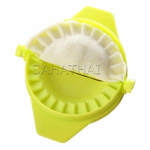 ทำเกี๊ยวซ่าพลาสติก สินค้า ส่งแบบคละสี อุปกรณ์ทำเกี๊ยว Dumpling Making Device (สมาชิกส่วนตัว)