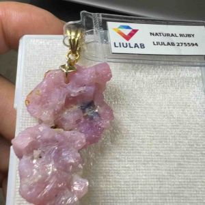 6547A-MẶT DÂY CHUYỀN TINH THỂ ĐÁ RUBY HỒNG ( THIÊN NHIÊN ) MÓC BẠC XI VÀNG  ĐÃ KIỂM ĐỊNH LIULAB