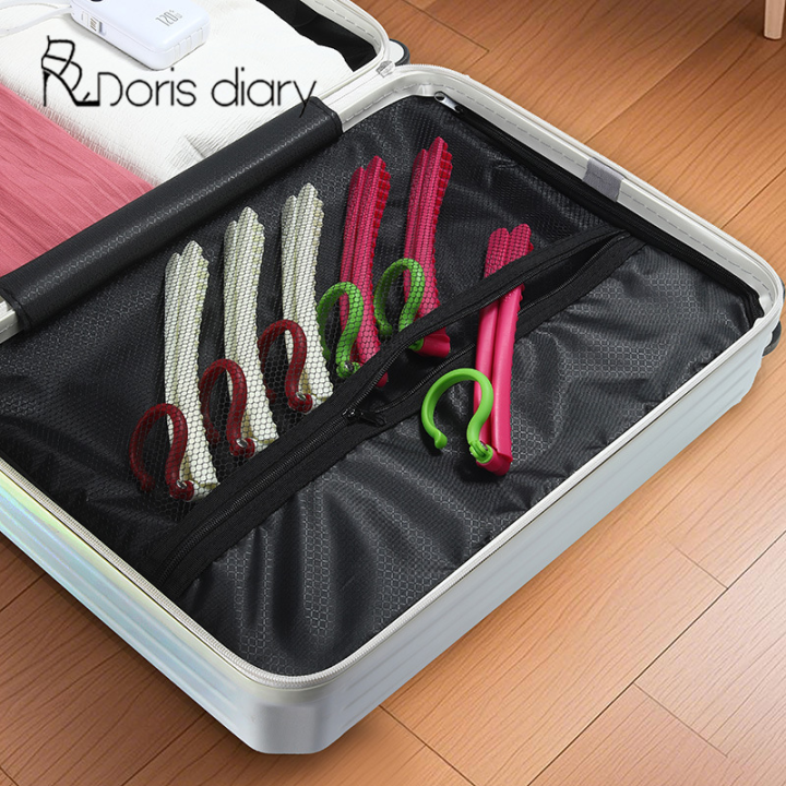 M%C3%B3c%20treo%20c%C3%B3%20th%E1%BB%83%20g%E1%BA%ADp%20l%E1%BA%A1i%20nh%E1%BB%8F%20g%E1%BB%8Dn%20cho%20du%20l%E1%BB%8Bch,%20m%C3%B3c%20treo%20qu%E1%BA%A7n%20%C3%A1o%20b%E1%BA%B1ng%20nh%E1%BB%B1a%20x%C3%A1ch%20tay%20v%E1%BB%9Bi%20m%C3%B3c%20-%20Image%205