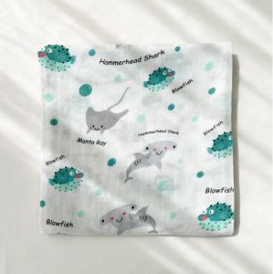 👶ผ้าห่อตัวเด็กอ่อนD006 ผ้ากันเปื้อนใช้คลุมกันแดด ผ้าอ้อม 120*120 ปูเตียง รองนอน พร้อมส่ง🚗